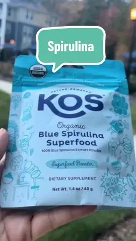 Esta es azul por ser extracto de la verde. Puede. Echarla a los batidos, bebidas etc. #spirulina #superfood #tiktokshopcreatorpicks #tiktokshopblackfriday 