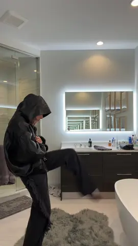 What does one wear to a heist I mean hockey game