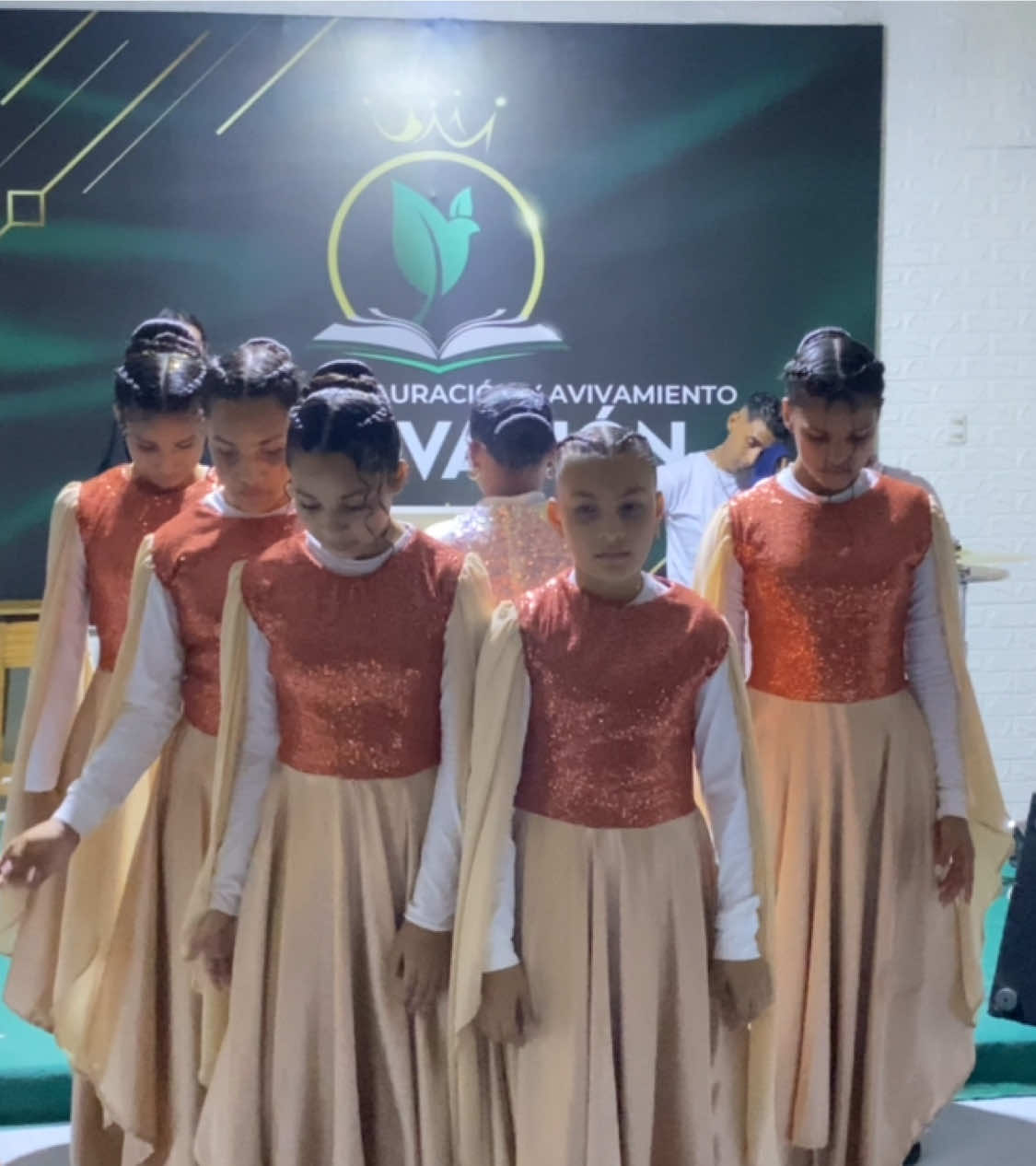 Departamento de danzas Soplo de vida. Especial de danza “Espíritu Santo”✨🙌🏻 Iglesia @C.R.A RENOVACIÓN 