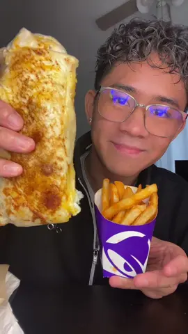 Taco Bell mukbang! yes their nacho fries are back y’all  #tacobell #mukbang #asmr #notalking #mukbangeatingshow 