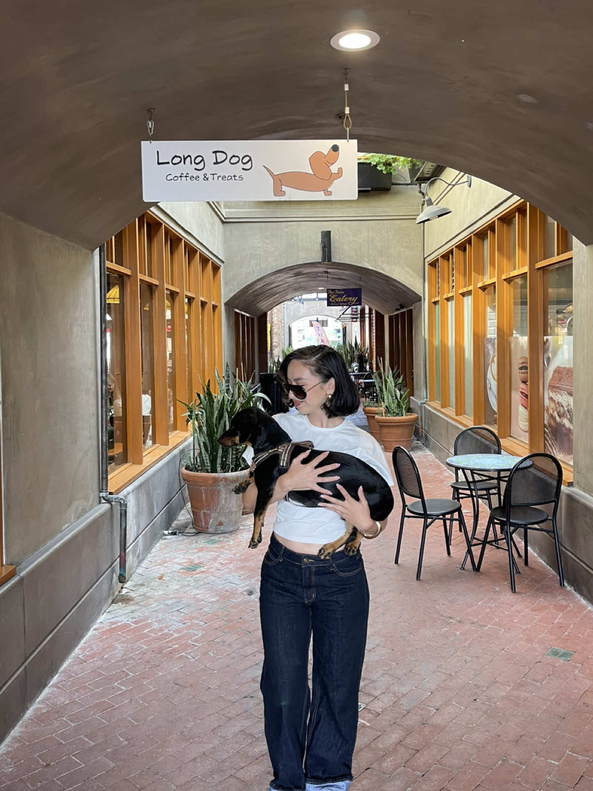 We had so much fun! Ranger probably thought he was having his own lil meet & greet  #orangeca #dachshund #coffeeshops 