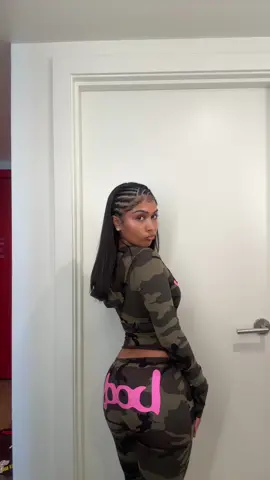 the girls take body con @bodybyraventracy ᯓ★