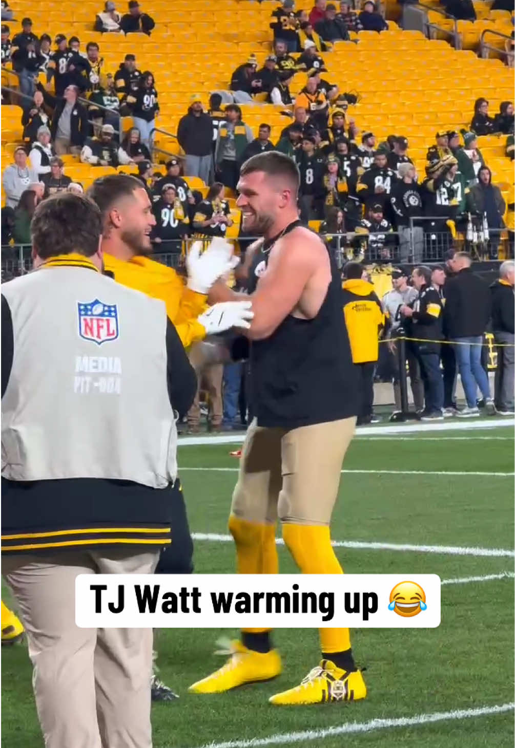 Warm-ups got aggressive quick 😭 #nfl #football #steelers #nflfootball