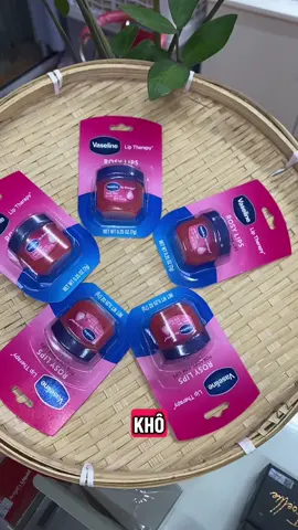 Dưỡng môi Vaseline cũng có this hay that nha mấy bà💋✨✨#duongmoi #duongmoicangbong #vaseline #lamdep #hauhoang8686 
