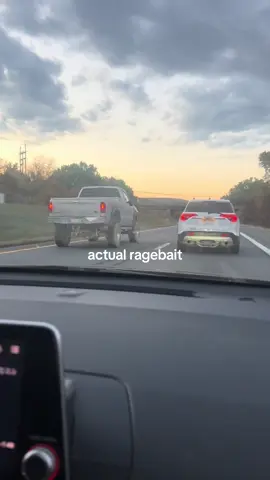 because why are yall both not moving😭😭😭#fyp #ragebait 