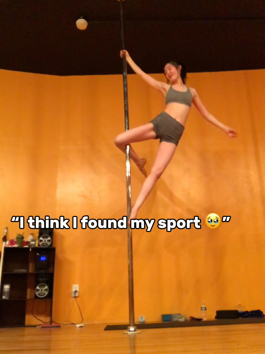 It's been 8 years and still going strong💪🏻 If you’ve been wanting to start pole dancing… this is your sign. 💙 BTW, today’s the last day of my ‘Intro to Pole’ launch sale! 💙 If you’ve been wanting to start pole dancing, this is your sign to start with me comfortably from home, at your own pace.  Join my ‘Intro to Pole’ program through the link in my bio — designed for complete beginners to build strength, confidence, and clean technique safely. 🎁 Use code LAUNCH10 for 10% OFF (offer ends tonight!) #clairebearpolerina  #polerinaacademy 
