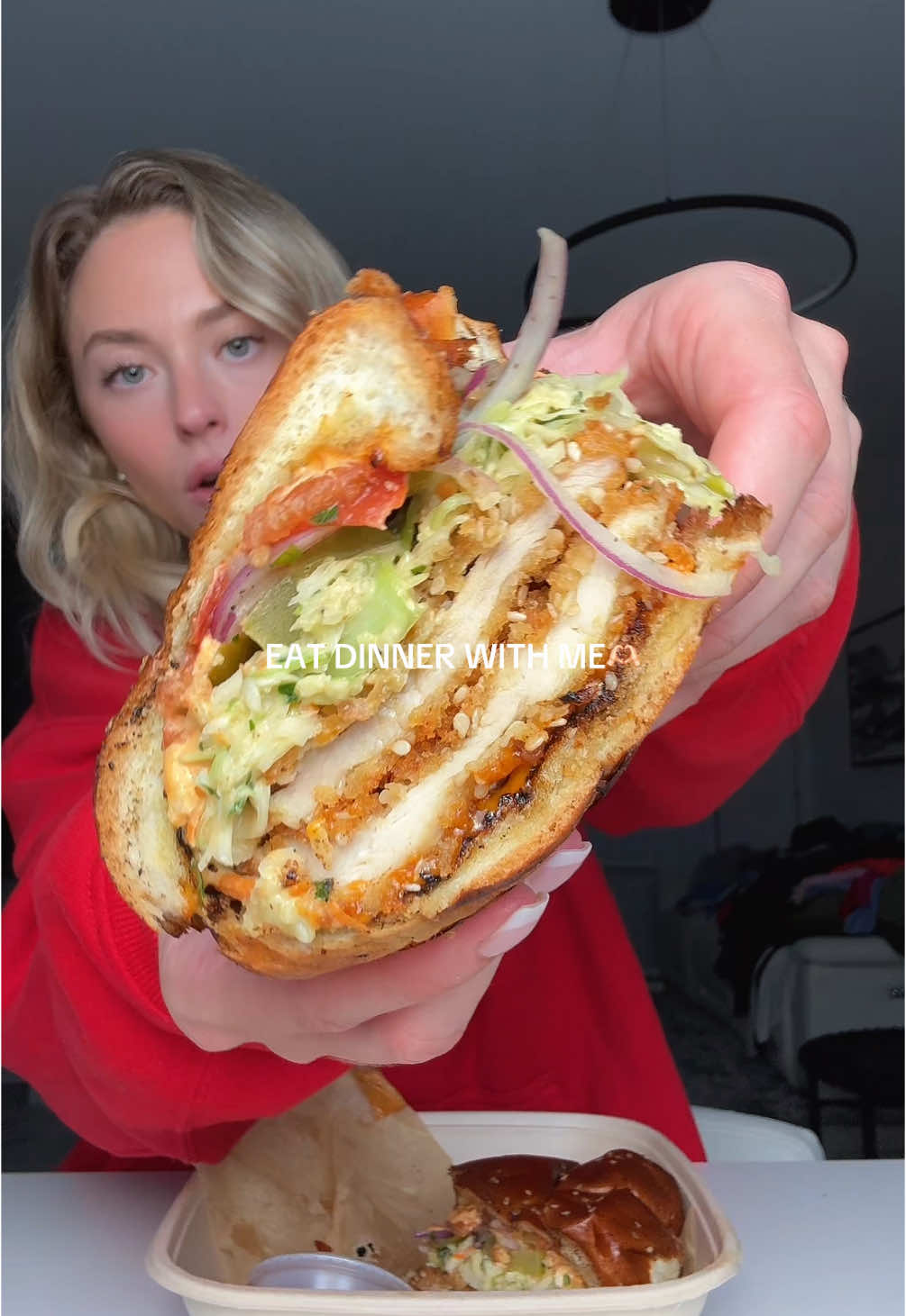 Eat dinner with me!! Unboxing my Uber Eats and tonight on the menu: spicy feta, tzatziki and chicken schnitzel Sammy from Motek😮‍💨 #eatwithme #eatdinnerwithme #mukbang #asmrfood 