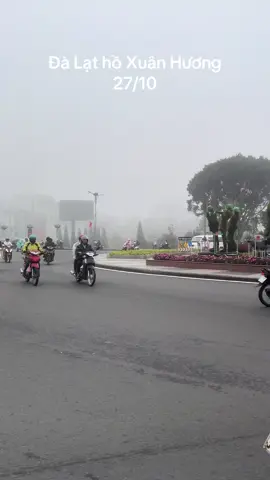 Đà Lạt hồ Xuân Hương buổi sáng đầu tuần 27/10 hồng Phương mến chúc cả nhà ngày đầu tuần năng lượng công việc thuận lợi may mắn#dalat #xuhuongtiktokt #thinnhhanhtiktokh #hongphuonghoteldalat #dalat 