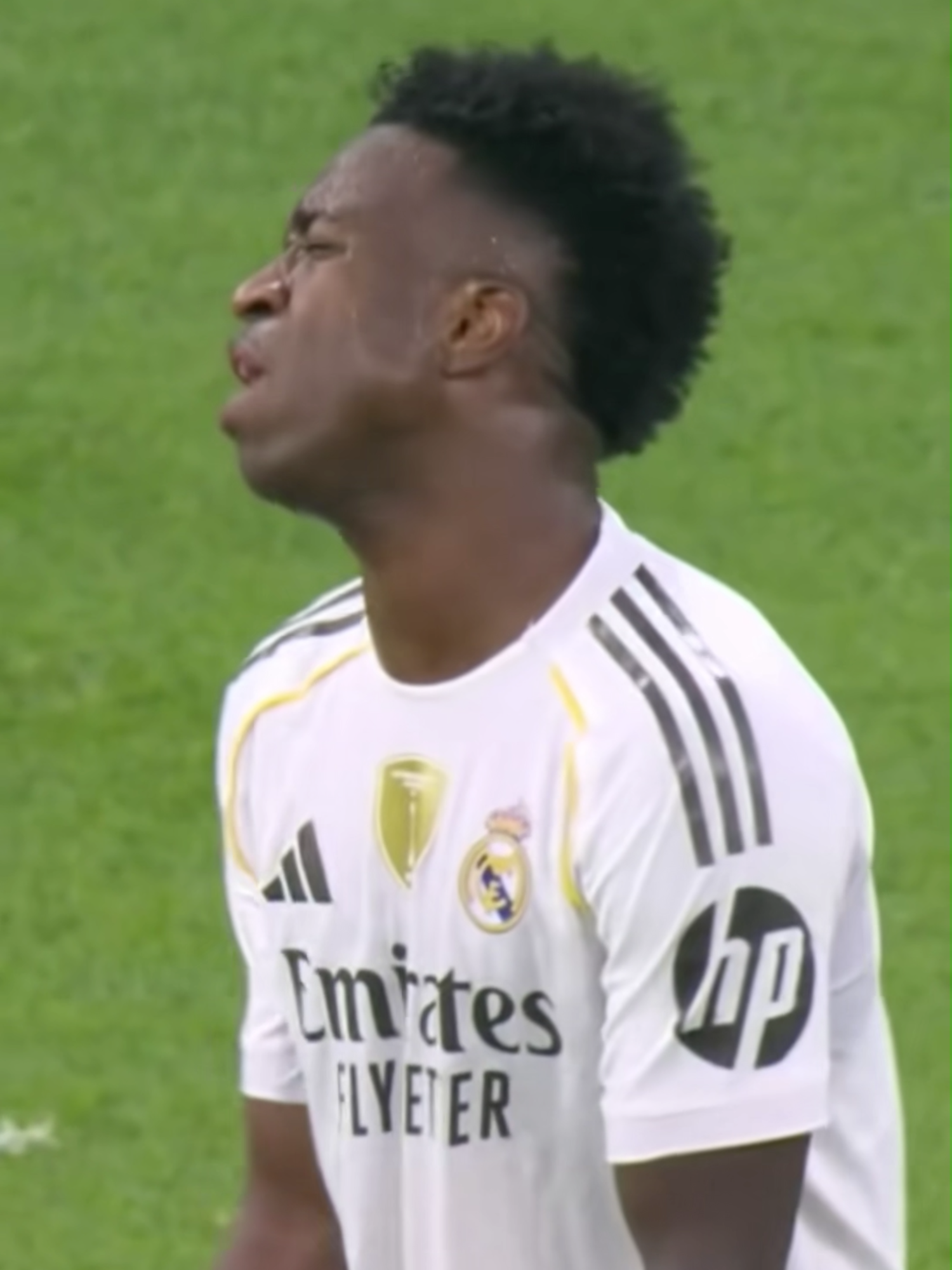 O Vinicius Jr está certo em reclamar da substituição do Xabi Alonso no Real Madrid? #elclassico #vinijr #mbappe #realmadrid #barcelona