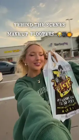 My carpet when it sees me come in with a big box 👁️👄👁️ You already knew a behind the scenes makeup bloopers ✨Halloween✨ edition was cominggg!🤣🫶 #makeupchallenge #makeupmistakes #CapCut #makeupfail #makeupblooper 