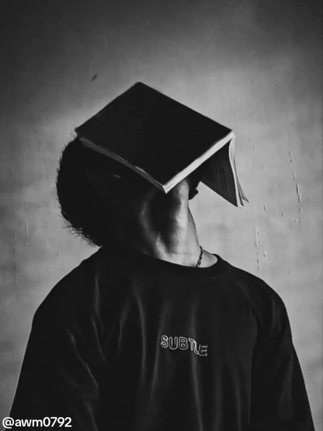 keberuntungan bukan soal nasib, tapi hasil dari kebiasaan. Orang rajin selalu punya jalan karena mereka terus bergerak, sementara orang malas terjebak di tempat yang sama, menyalahkan keadaan, dan selalu menemukan alasan. Hasil bukan soal keberuntungan, tapi soal siapa yang terus gerak meski capek. 👉 punya quotes kaya gini juga? tulis di komentar ya, nanti aku posting di vidio selanjutnya. ➡️ follow biar kamu gak ketinggalan quotes kaya gini yang lainnya. #quoteslatin #qoutesoftheday #yunanikuno #quotesindonesia #quotesstory @awm0792 