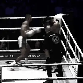 how bro still standing #glory #kickboxing #fight #boxing 