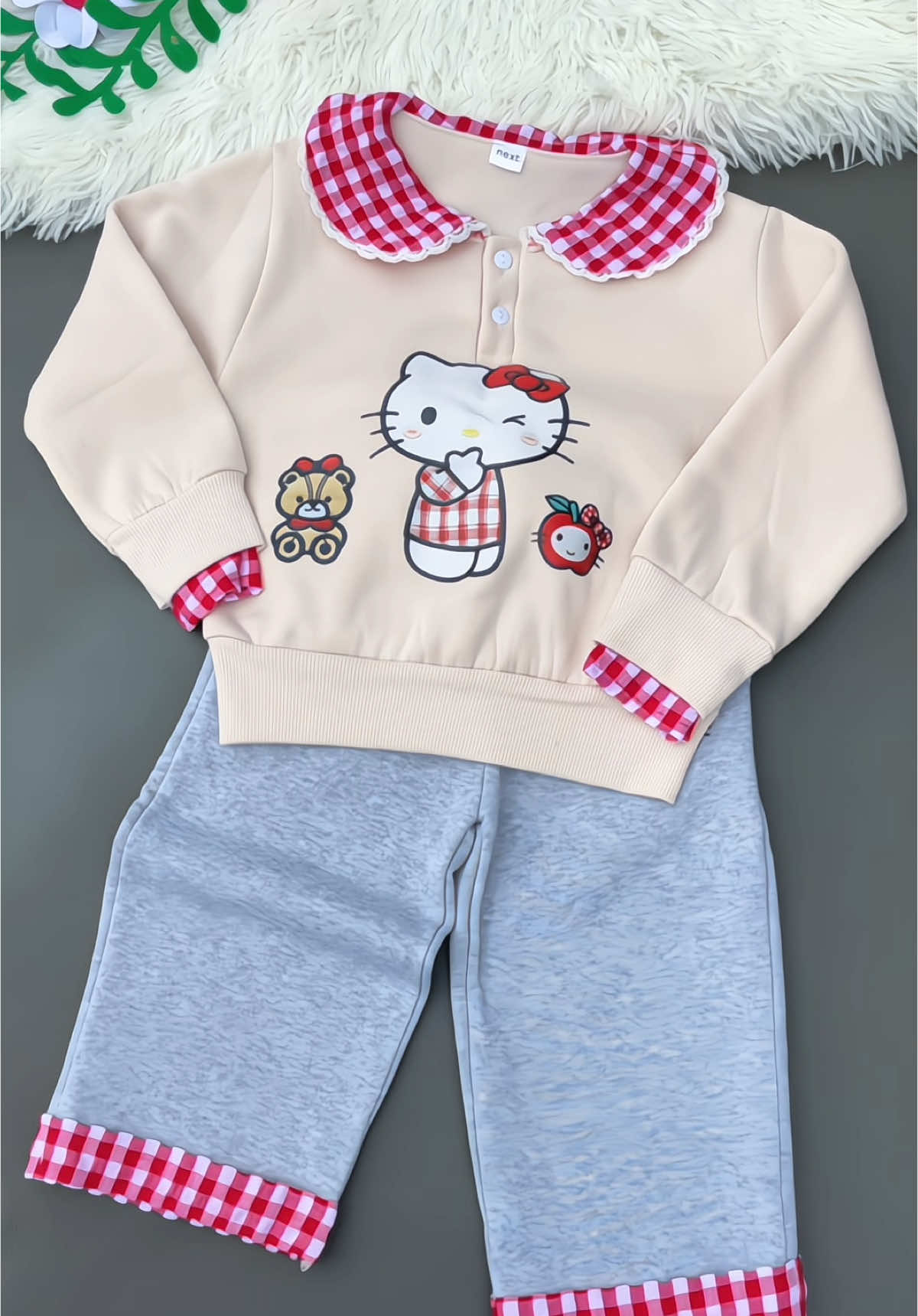 Bộ nỉ bông cổ bẻ cải in hình Hello Kitty cho bé gái mặc mùa thu đông #mevabe #thoitrangtiktok #thoitrangbegai #thoitrangtitok #dothudongchobe #mebauoi2 