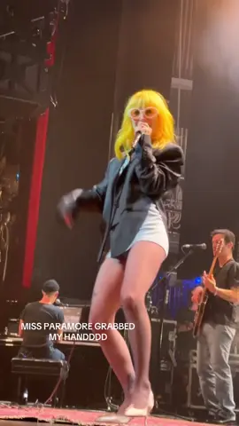 #hayleywilliams preformed her first solo album in front of me for the first time hello????#paramore #concerts #concert 