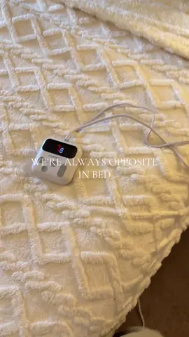 ONE BLANKET. 2 TEMPERATURES! This is a heated blanket that is split in half! You can have 2 different temperatures on each side! #heatedblanket #couplesgift #tiktokshopcybermonday #tiktokshopblackfriday #tiktokshopcreatorpicks 