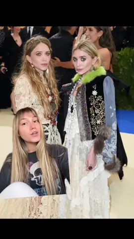 Do you remember where you were when MK went brunette?? #marykateandashley #olsentwins #celebritystyle #celebrityhair 