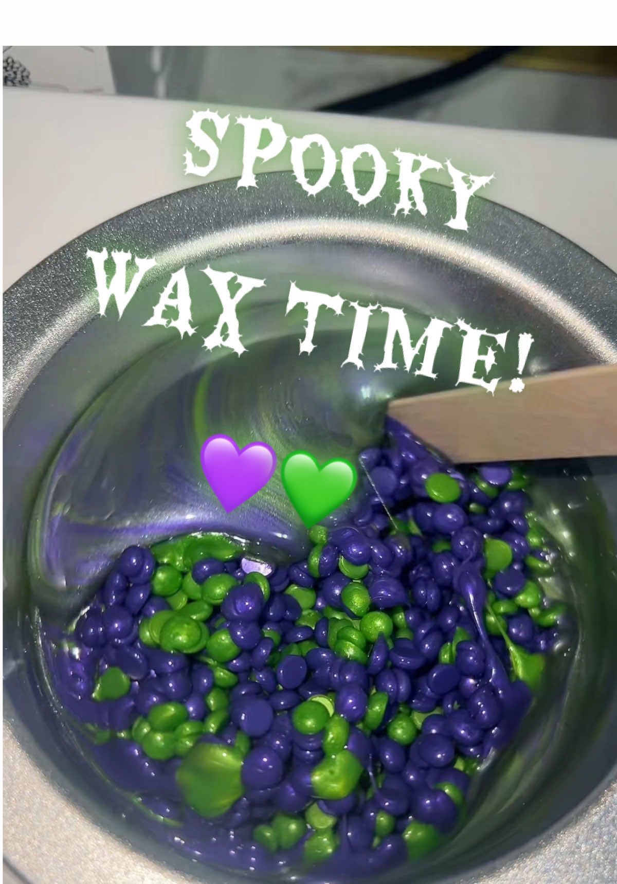 Underarm wax with @Wakse new spooky wax mix 💚💜💀 #fyp #esthetician #underarmwax #wax #spookyseason 