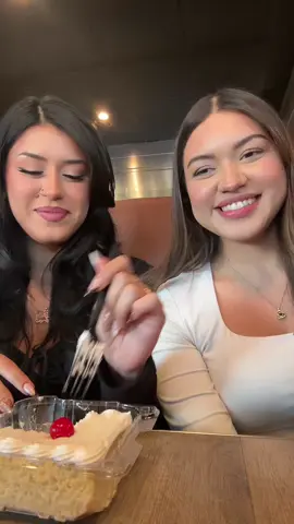 Trying tortas paquime deserts 🫶🏻 @Nayeli🤍 #fyp #tortaspaquime #deserts #tortasmanantialphoenix #mexicanfood 