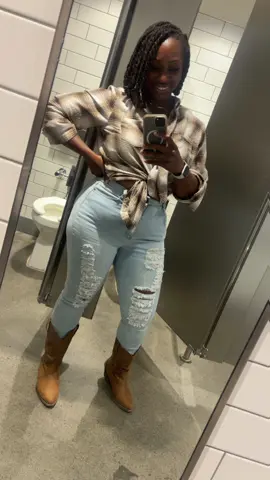 Feeling cute #oldnavy #jeans #duckesandboots #muscleheadhoes #fy 