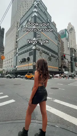 Book your vacation family photo session in New York  Let Anna Fera capture your family moments, solo adventures, or couple sessions in the most iconic spots - from Times Square to Central Park and Brooklyn Bridge. Photographer in New York annafera.com #newyorkfamilyphotographer #dumbophotographer #nycfamilyphotographer #familyphotographerinnewyork #nycengagementphotographer                