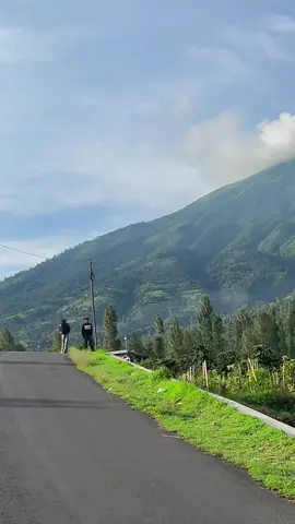 Punya kenangan apa dijalan ini?😂 #explore #temanggung24jam #viewestetik #sunrise #fypviralシ 