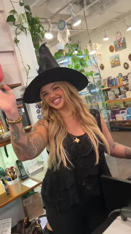 Happy Halloween week from Earths Elements in Little Italy 🎃🇮🇹