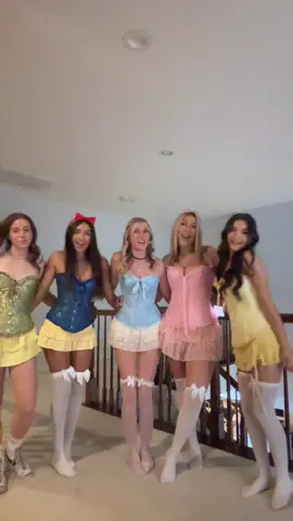 a princess? shut up ☺️ #princesses #halloweenparty #costume 