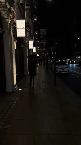 🚶🏻‍♂️‍➡️#london #night #walks #iykyk #fyp 