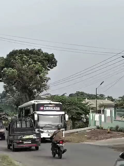 Prayfor untuk crew dan penumpang dari unit hurricane semoga diberi ketabahan #busmania #prayfor #hurricane #huntingbus📸 #haryantomania