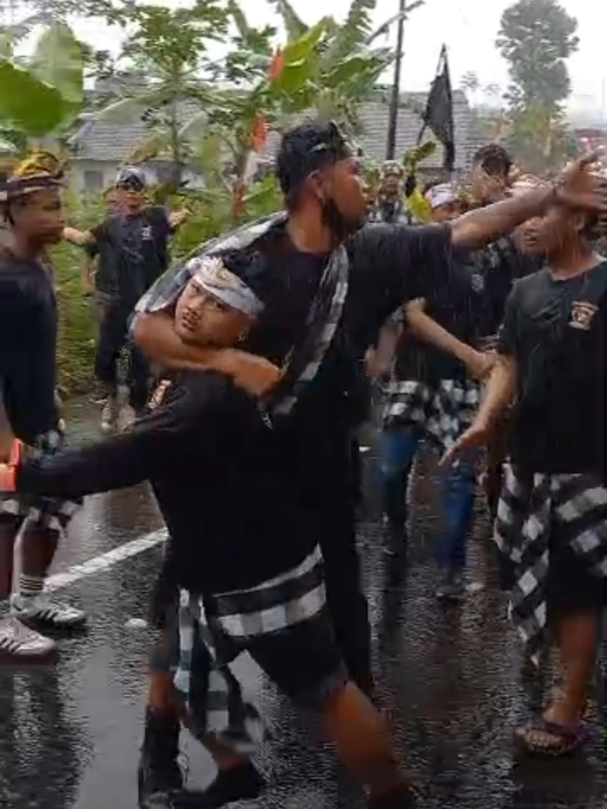 Udan deres golek anget anget  #mediajowo #fyp 