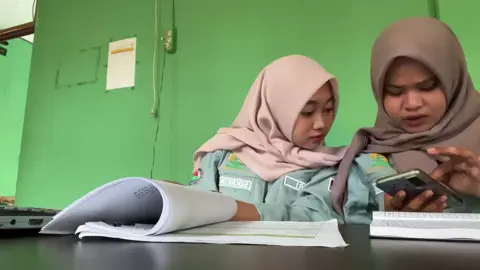 Yah udah Hari senin lagi😂 @_iii🌊  #CapCut #withbestie #trendingtiktok #fyp 