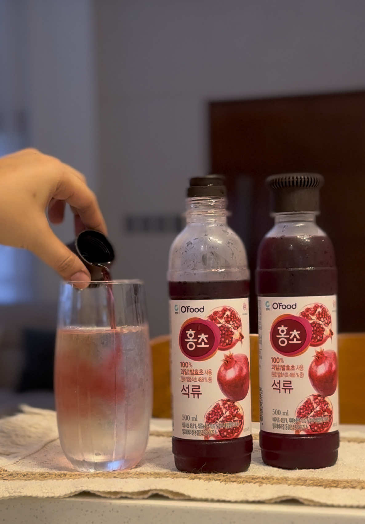 Masarap na, healthy pa! Kaya pala favorite ng mga Koreans 🍑💧 #HongchoHabit #KoreanVinegarDrink #KoreanHongcho 