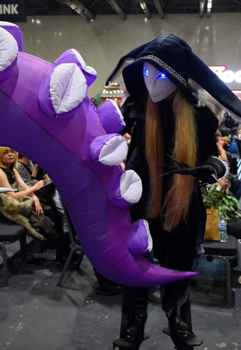 That escalated faster than a horror movie plot. All I wanted to do is shake his hand… 😂 10/10 would awkwardly attempt again. @koii  #cosplay #mcmcomiccon #convention #ithathornwell #memes 