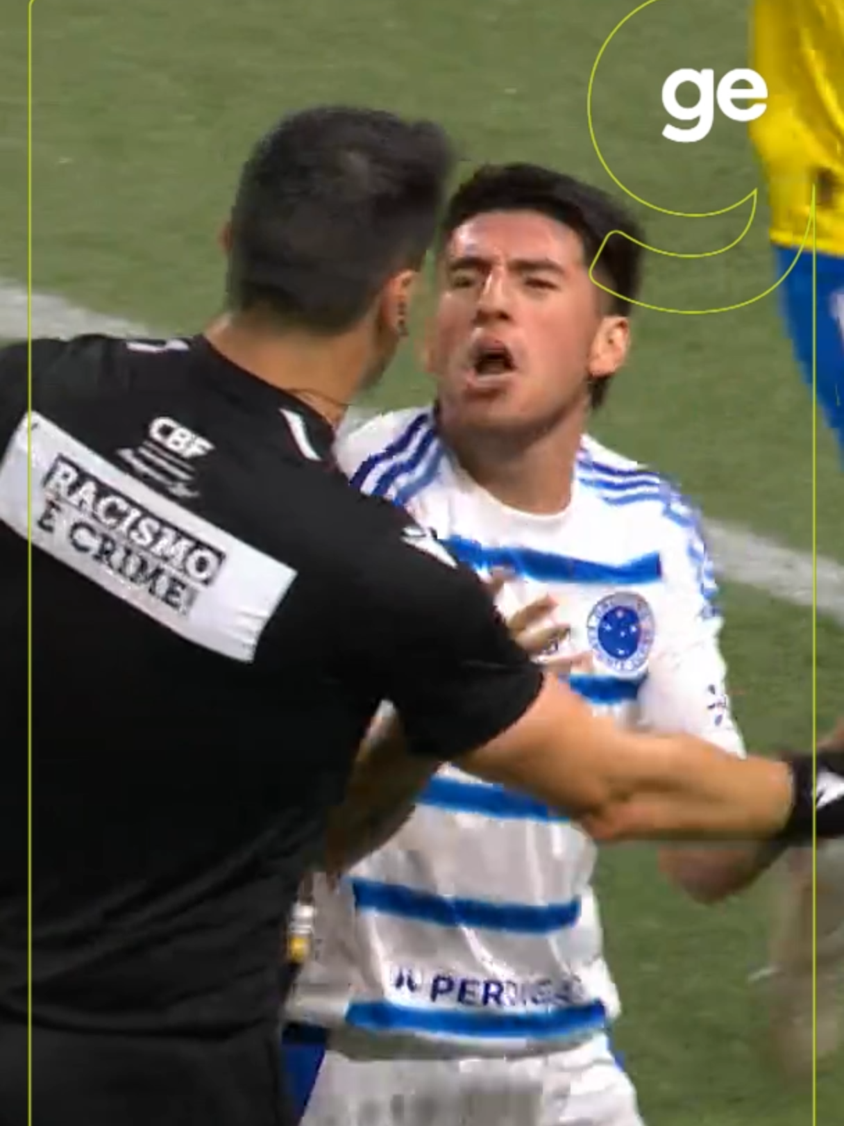 Expulso! Fabrício Bruno leva o segundo amarelo após parar Allan com falta na entrada da área. Cruzeiro joga a reta final do jogo com um homem a menos.  #futebol #palmeiras #cruzeiro #brasileirao #tiktokesportes