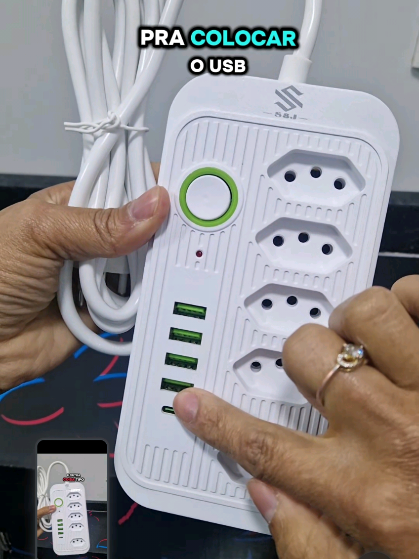 ⚡ Extensão Inteligente 5 Tomadas + 4 USB (1 Tipo C) com LED Bivolt 110v/220v Simplifique sua rotina e mantenha todos os seus aparelhos carregados ao mesmo tempo! 💪 Com 5 tomadas elétricas e 4 portas USB, sendo 1 Tipo C com Power Delivery, esta extensão garante carregamento rápido, seguro e eficiente para smartphones, tablets, notebooks e outros eletrônicos. 💡 O LED indicador mostra quando o dispositivo está em funcionamento, oferecendo mais segurança e praticidade, mesmo em ambientes com pouca iluminação. Seu design moderno e compacto combina perfeitamente com qualquer espaço — do escritório à sala de estar. 🔋 Bivolt automática (110v/220v), leve, durável e resistente, ideal para quem busca organização e praticidade no dia a dia. ✨ Características: 5 tomadas elétricas 4 portas USB (1 Tipo C com Power Delivery) LED indicador de funcionamento Bivolt 110v/220v Compacta, leve e durável Peso: 300g | Dimensões: 20 x 8 x 4 cm Cores sortidas extensão elétrica, tomada múltipla, carregador USB, tipo C, LED indicador, bivolt, carregamento rápido, eletrônicos, casa, escritório 🔥 Hashtags: #ExtensãoElétrica  #5Tomadas4USB  #USBTipoC  #Bivolt110220  #eletrica 