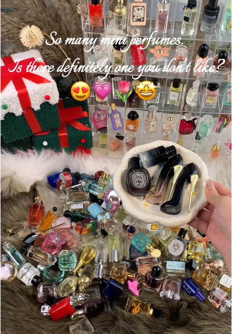 So many mini perfumes …#perfumecollection #perfumesmasculinos #perfumeset #miniperfumes 