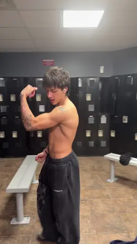 how yall like my pushups😳