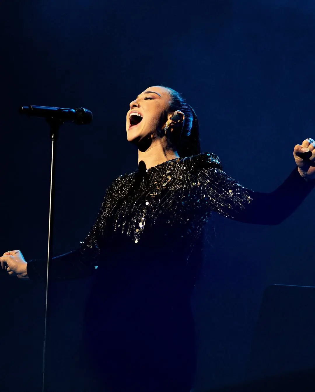 I just want to take a moment to say a huge thank you to everyone who’s come out to support me on the road. Your energy, your smiles, your cheers, it all means the world to me. 💖 Every night has felt so special because of you. Seeing your faces in the crowd, hearing you sing along, and meeting so many of you at the stage door has honestly been the highlight of this journey. I’m so grateful that I get to do what I love, surrounded by such amazing, passionate people. Thank you for sharing the magic with me, every single show, every single moment. Here’s to many more memories together.  #Grateful #OnTheRoad #LiveTheatre #ThankYou #LoveYouAll 