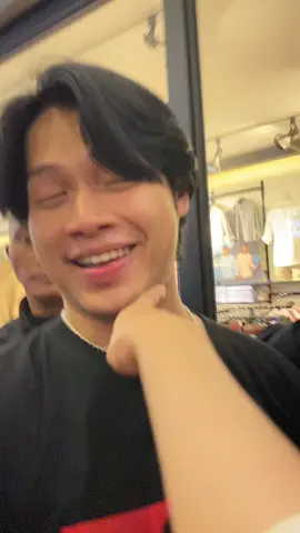 rame dan chaos nya gokil, tengs to kerumunan orang di depan giordano yang tbtb menumpuk dan dorong2an sampe rony ikutan kedorong dan orang-orang didepan jadi jatuh😇🥲 #ronyparulian 