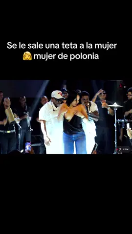 Se le sale una teta a la mujer 👩 mujer de palonia #lacasadealofoke #polonia#paratiiiiiiiiiiiiiiiiiiiiiiiiiiiiiii 