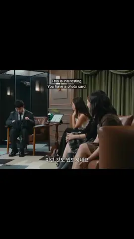 Jeongyeon almost lost it when the entire binder came out 😭😂 #twice #Nayeon #Jeongyeon #Jihyo #3mix 