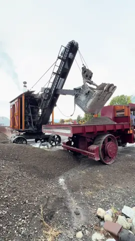 The Marion 28 Steam Shovel loading a Manns steam cart #steam #shovel #equipment #marion #canada 