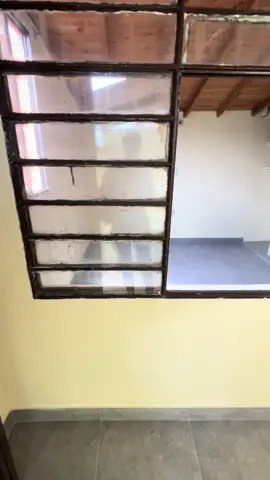 Apartamento en arriendo San pio Itagui.  ✔️ 2 habitaciones  ✔️ 1 Baño ✔️ Cocina sencilla ✔️ Red de gas ✔️ interno con muy buena iluminación. ✔️ 4to piso Diagonal al colegio Felipe Restrepox cerca a transporte público, parque de san pío.  $1.100.000 #inmobiliaria #arriendos #inmuebles #iarriendositagui #itagui 