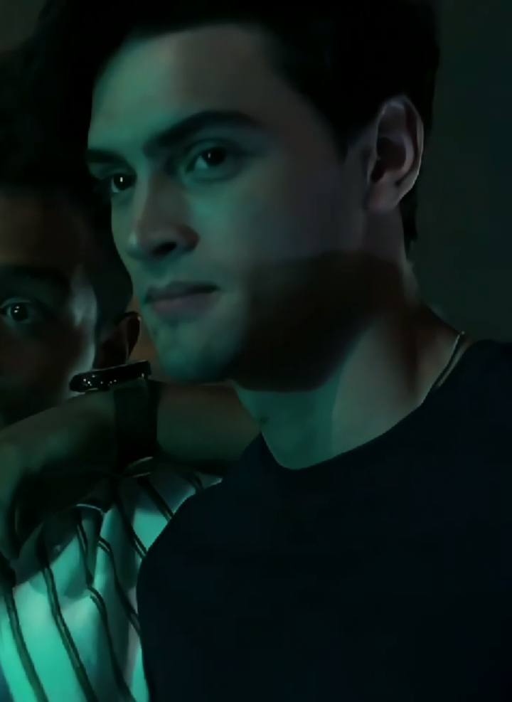 protective. #nickleister #culpamia 