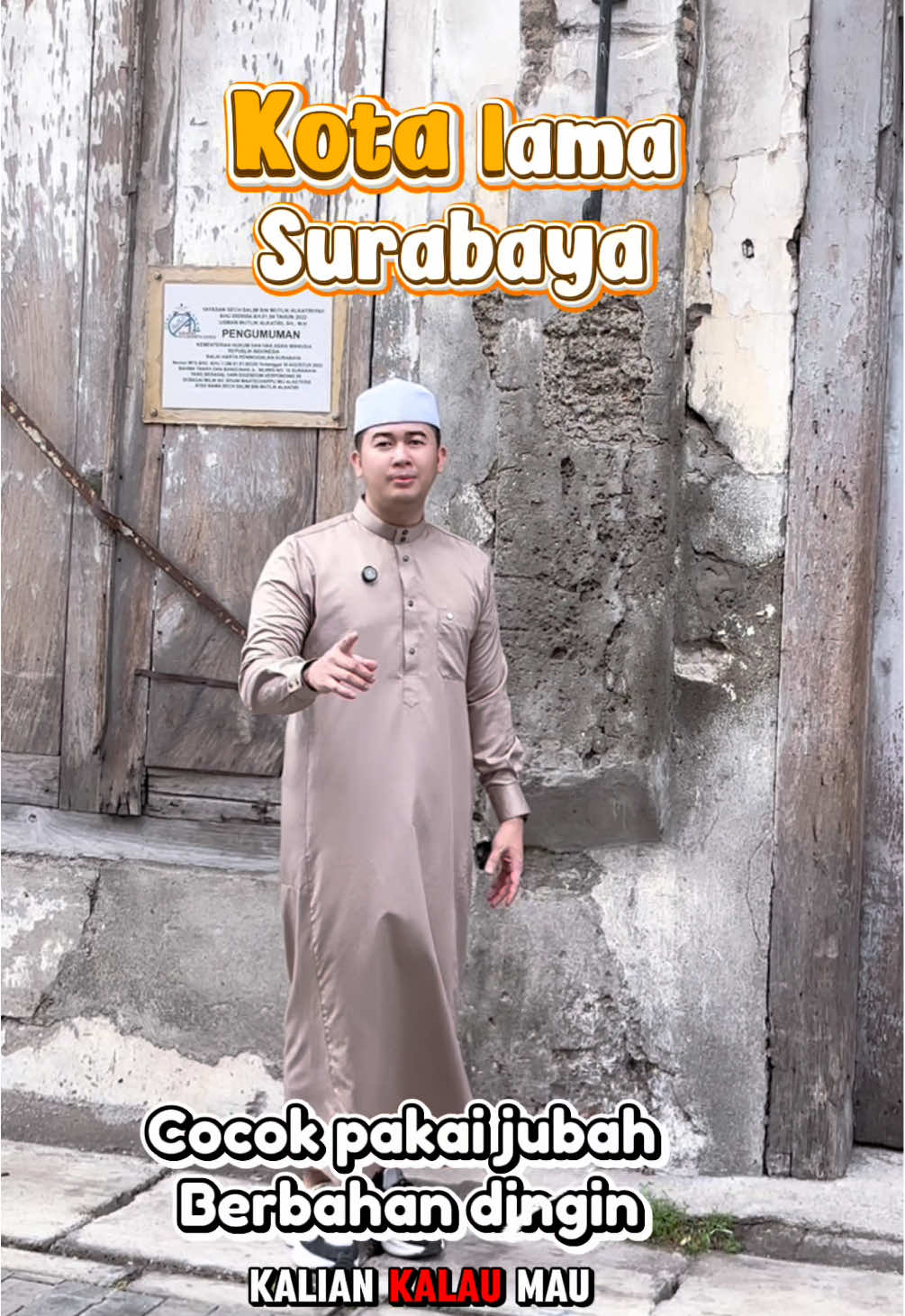 Jalan-jalan itu enggak hanya pakai baju pake celana stel stel culture pake jubah juga keren banget dipake untuk hangout jalan-jalan kalau kalian mau jubahnya kalian bisa langsung cek aja di keranjang kiri bawah atau ikutin livenya farlan sekarang juga##jubah##gamis##jubahpria##gamispria##modalkontendoang