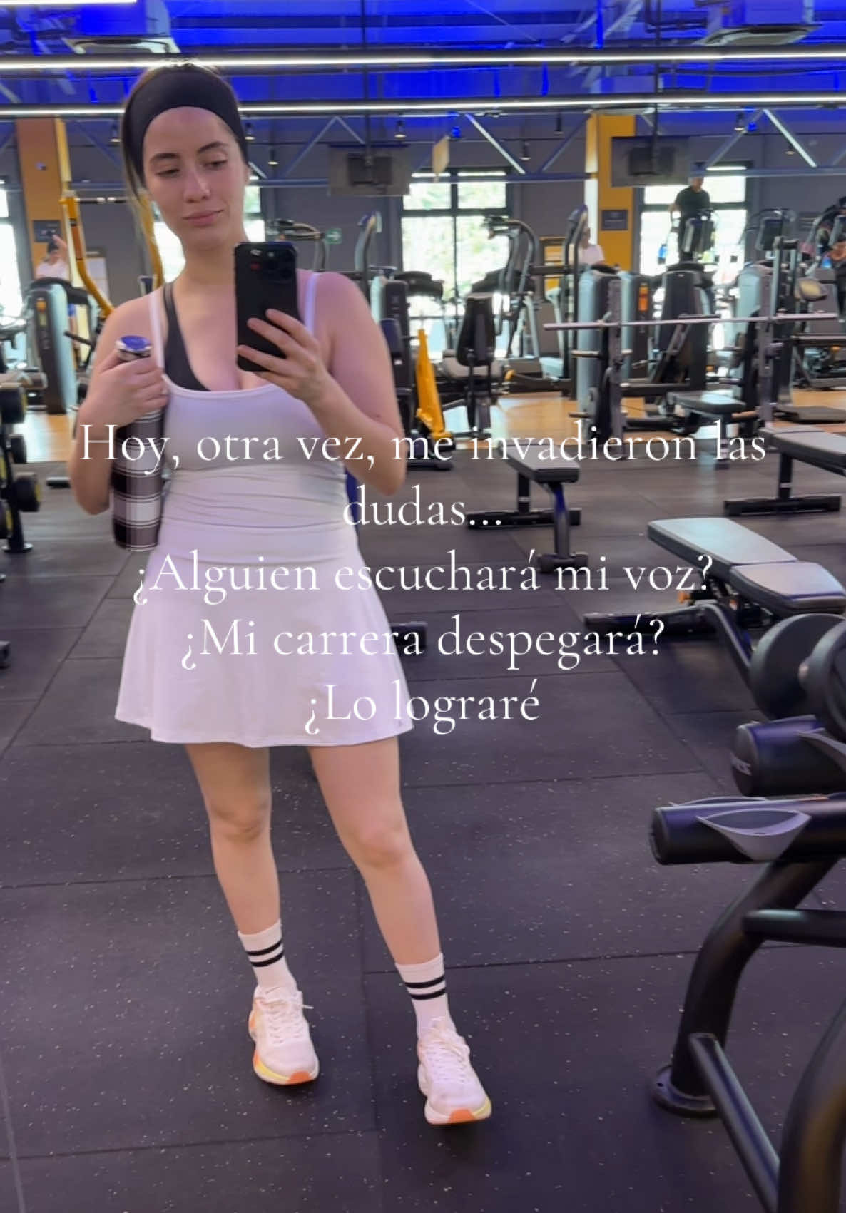 Todos los días me lo pregunto, y aun así sigo. Porque el arte no se elige… se siente. 🎶  #MariaRiveiro #SingerSongwriter #MusicaConAlma #ArtistaLatina #Perseverar