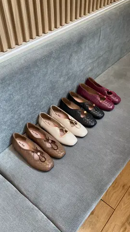 #sarasara #sandalwanita #flatshoes #sarasaralive #tiktoklive 