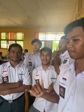 Bersama spotlight enakkk #kepalaenak #smansabiak #biak #japrax 