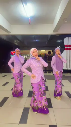 Request dari adik saya suh nari lagu ni @fiaa 😘😘 @𝓙𝓪𝓳𝓳𝓪𝓮𝓻𝓲𝓵🇲🇾 @Echamoi88 LUBM🥰🥰#sigadiswanie #jajjaeril #echamoi88 #terjah #happy 