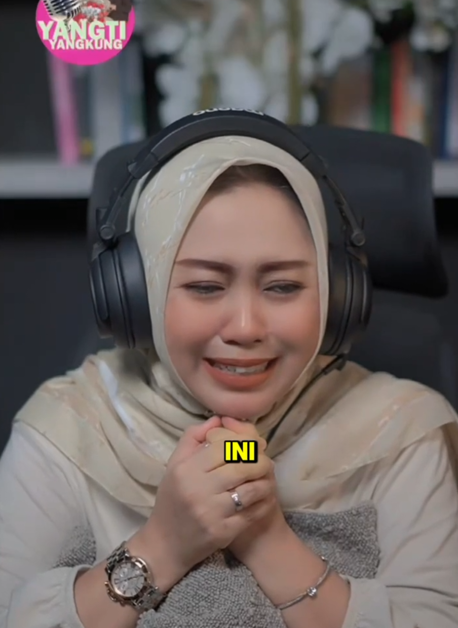 Assallamu'allaikum wr wb.. Smg kita semua senantiasa dalam Lindungan dan Penjagaan Allah SWT..aamiin YRA..😇 Salam sayang❤️ Wassallam wr wb.. #Yangtiyangkunglive  #Yangtiyangkung  #bakulonlinebugisan  #ayamgorengbugisan 